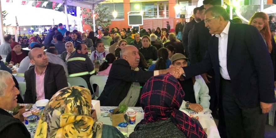 Beykoz’da 5 bin kişi sokak iftarında buluştu