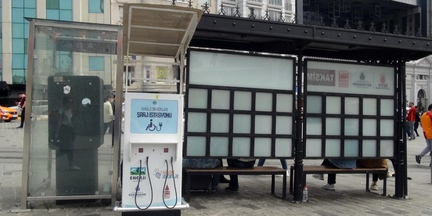 Taksim’de “pes” dedirten hırsızlık