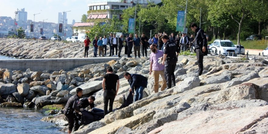 Salacak sahilinde erkek cesedi bulundu