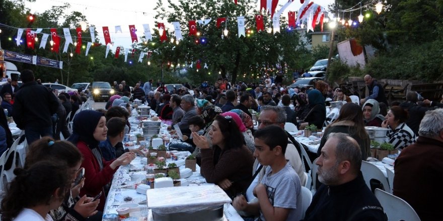 Beykoz’da 5 bin kişi iftar sofrasında buluştu