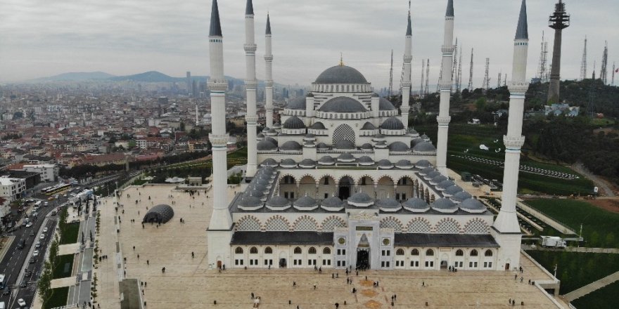 Büyük Çamlıca Camii Ramazan’ın ilk cumasında doldu taştı