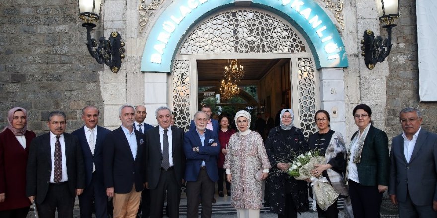 Emine Erdoğan Darülaceze sakinleriyle iftar yaptı