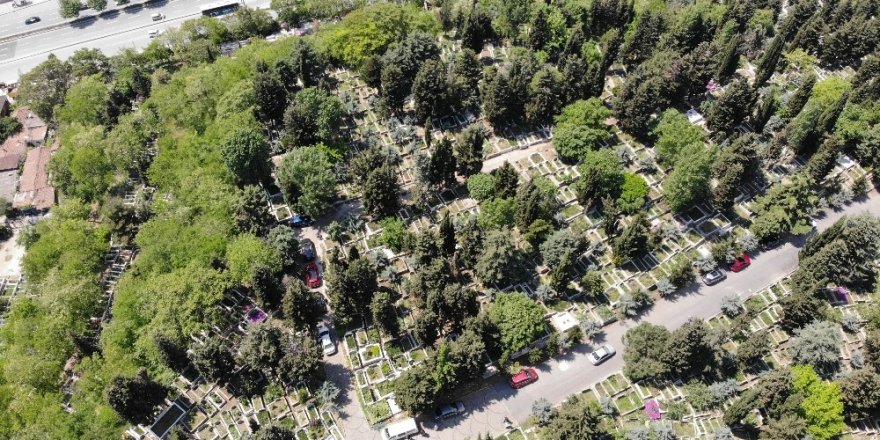 Feriköy Mezarlığı’nda Anneler Günü yoğunluğu