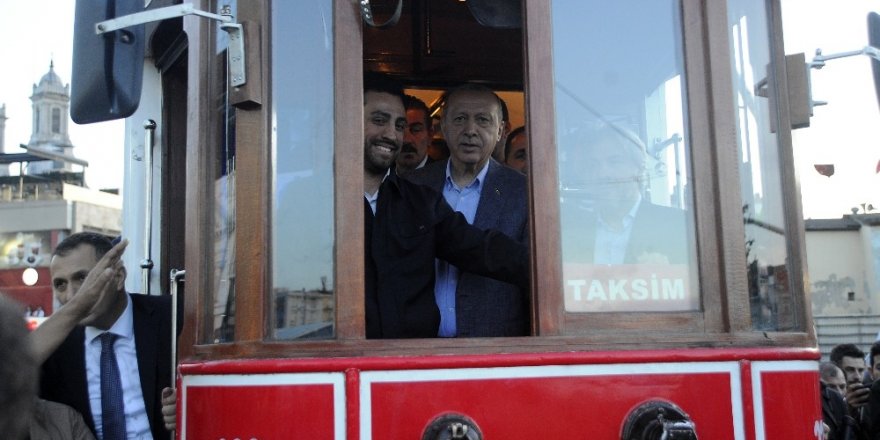 Cumhurbaşkanı nostaljik tramvay ile iftara geldi