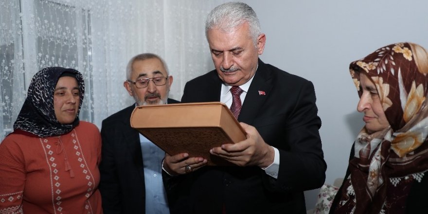 Binali Yıldırım’dan şehit ailesine ziyaret