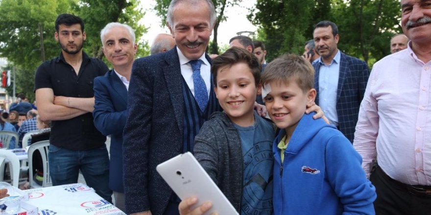 Bayrampaşa’da komşular sokak iftarında buluştu