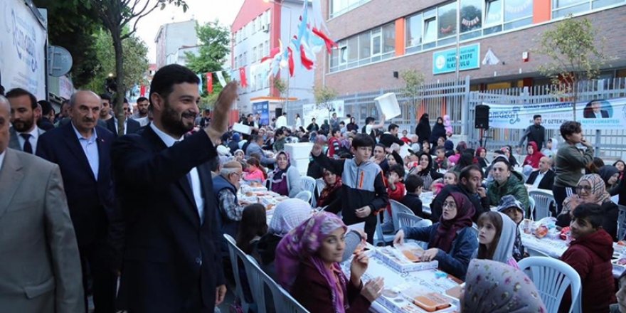 Kağıthane’de düzenlenen sokak iftarlarına yoğun ilgi