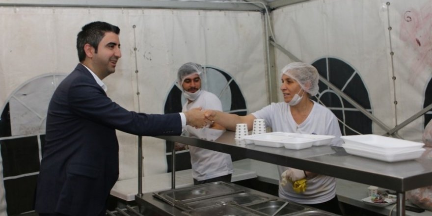 Koşuyolu Hastanesi’ne Başkan Gökhan Yüksel’den sahur ziyareti