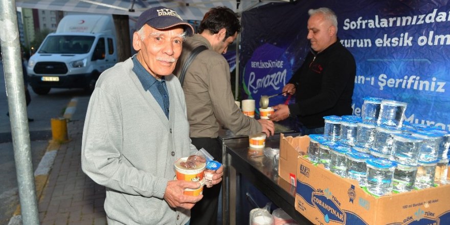 Beylikdüzü Belediyesi’nden Ailelere Sıcak Yemek