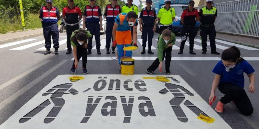 İstanbul İl Jandarma Komutanlığı öğrencilere trafikte farkındalık eğitimi verdi