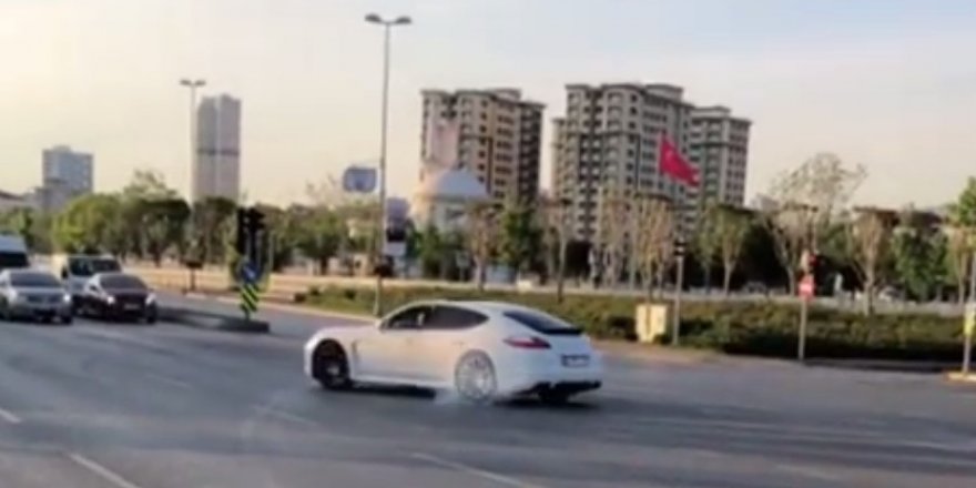 Pendik’te Lüks Araçlı Magandanın Yolu Kesip Drift Yaptı