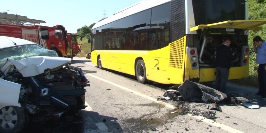 Park halindeki İETT otobüsüne çarptı: 1 yaralı