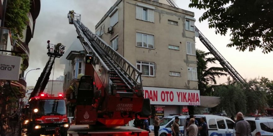 Kadıköy'de Tarihi konakta yangın