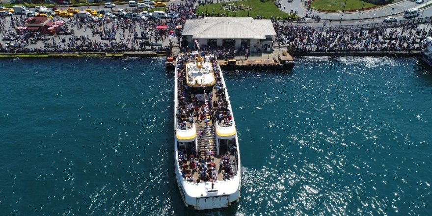 Bayramının ikinci gününde vatandaşlar Boğaz’a akın etti