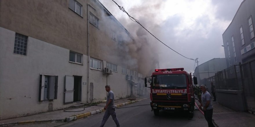 Pendik’te fabrika yangını: 1 yaralı