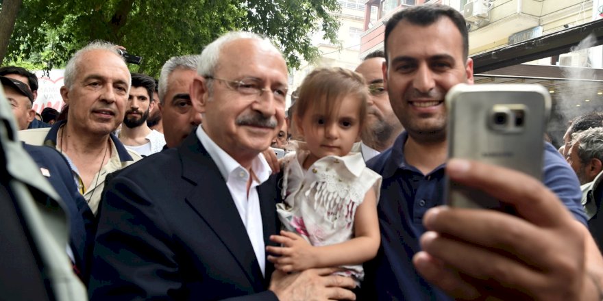 CHP GENEL BAŞKANI KEMAL KILIÇDAROĞLU, İSTANBUL FATİH'TE ZEYREK KADINLAR PAZARINI ZİYARET ETTİ