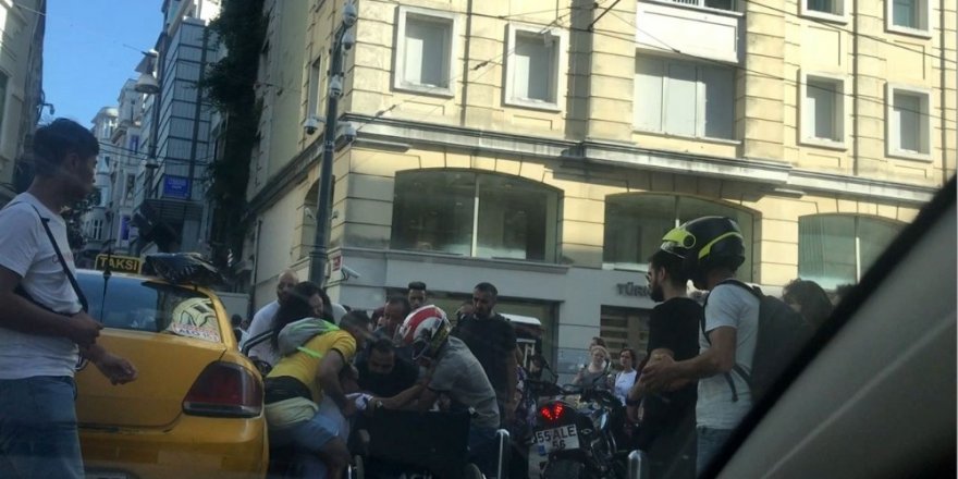 Taksim’de taksicinin ihmali engelli adamı yaralıyordu