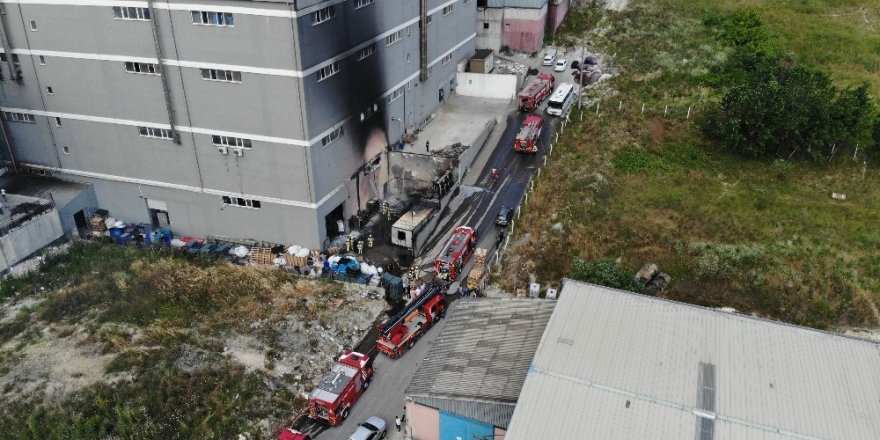 Hadımköy’deki fabrika yangını havadan görüntülendi