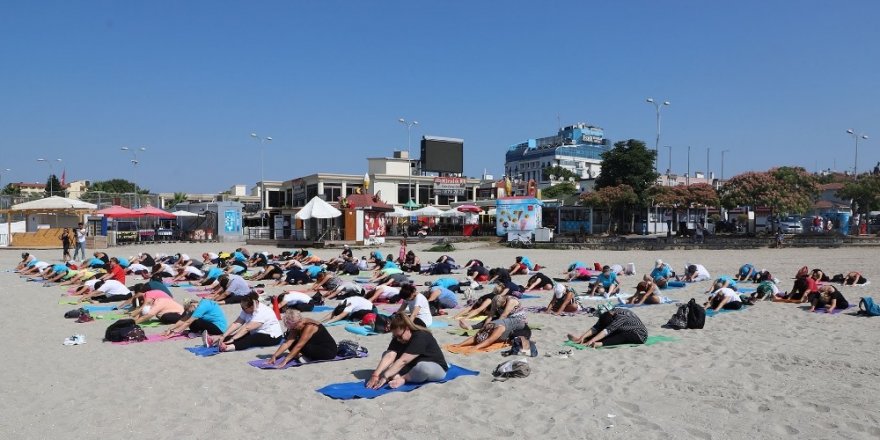 “Yoga Buluşması”na kadınların ilgisi büyük oldu