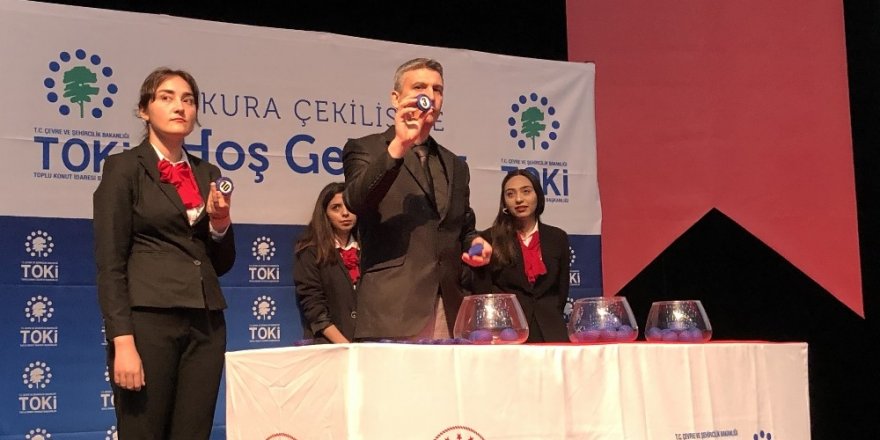 TOKİ’nin Başakşehir’de yaptığı konutlar için kura çekimi gerçekleşti