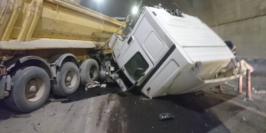 Sabiha Gökçen Havalimanı bağlantı yolundaki tünelde feci kaza