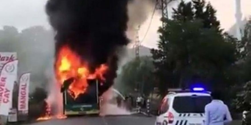 Beykoz’da belediye otobüsünün alevlere teslim olduğu anlar kamerada