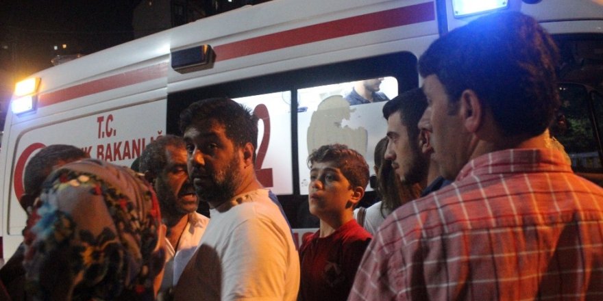 Kağıthane'de, Sürücü kalp spazmı geçirdi, panelvan halk otobüsüne çarptı: 4 yaralı