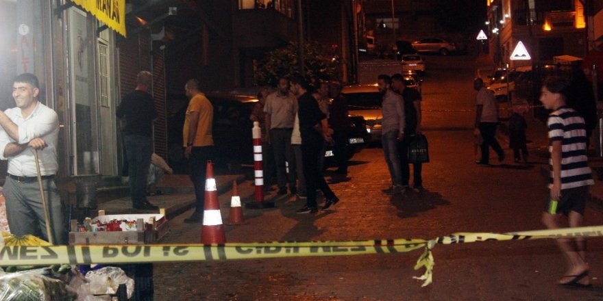 Beyoğlu’nda motosikletli magandalar silahla dehşet saçtı: 1 yaralı