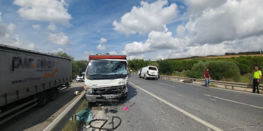 ARNAVUTKÖY’DE TRAFİK KAZASI: 2 YARALI