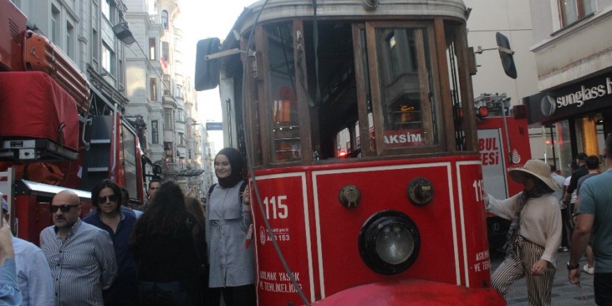 Nostaljik Tramvayın Halatı Koptu