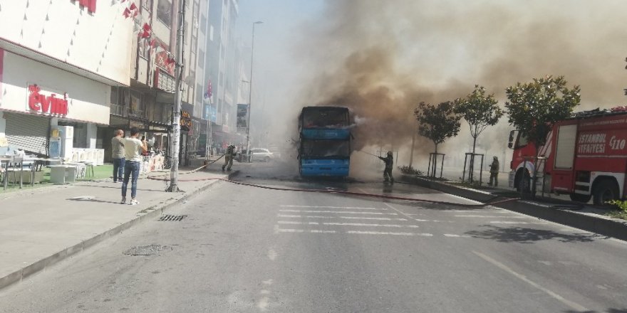 ESENYURT’TA İKİ KATLI OTOBÜS ALEV ALEV YANDI