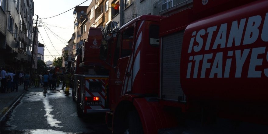 GAZİOSMANPAŞA’DA ÇATI YANGINI