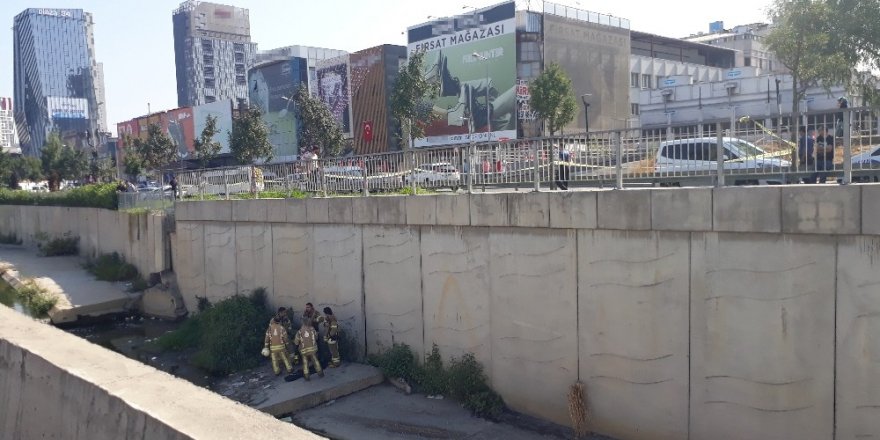 İstanbul Basın Ekspres yolu üzerindeki dere yatağında erkek cesedi