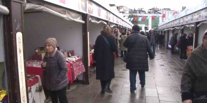 ÜSKÜDAR’DA KADIN EL EMEĞİ ÜRÜNLER YILBAŞI PAZARINDA SATIŞA ÇIKTI