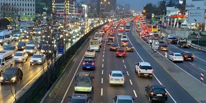 İSTANBUL’DA TRAFİK YOĞUNLUĞU YÜZDE 90’A ULAŞTI