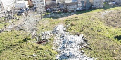 TUZLA’DA MOLOZ DAĞLARI VE SU BİRİKİNTİLERİ HALKIN SAĞLIĞINI TEHDİT EDİYOR