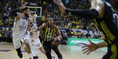 EUROLEAGUE’DE TÜRK DERBİSİNİ FENERBAHÇE KAZANDI