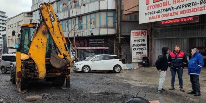 GÜNGÖREN’DE İBB’NİN YAPAMADIĞI YOL 46 GÜNDE 3’ÜNCÜ DEFA ÇÖKTÜ