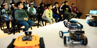 BEYLİKDÜZÜ BELEDİYESİ ÖĞRENCİLERİ ROBOTİK KODLAMA İLE TANIŞTIRDI