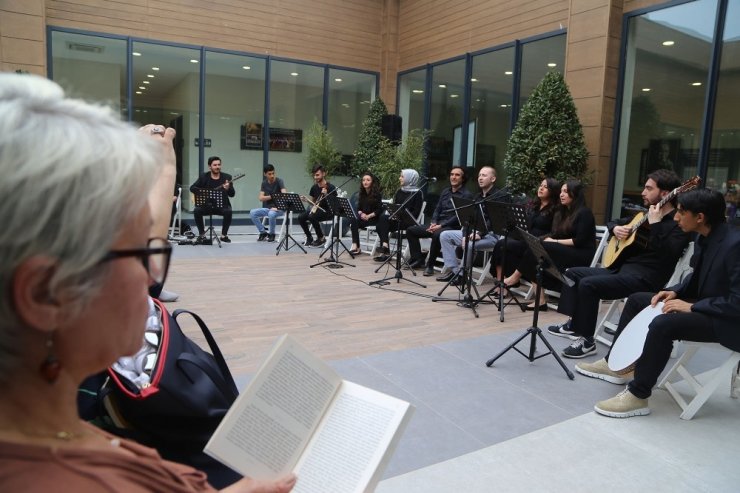 Büyükçekmeceliler hem kitap okudu hem de müzik dinledi