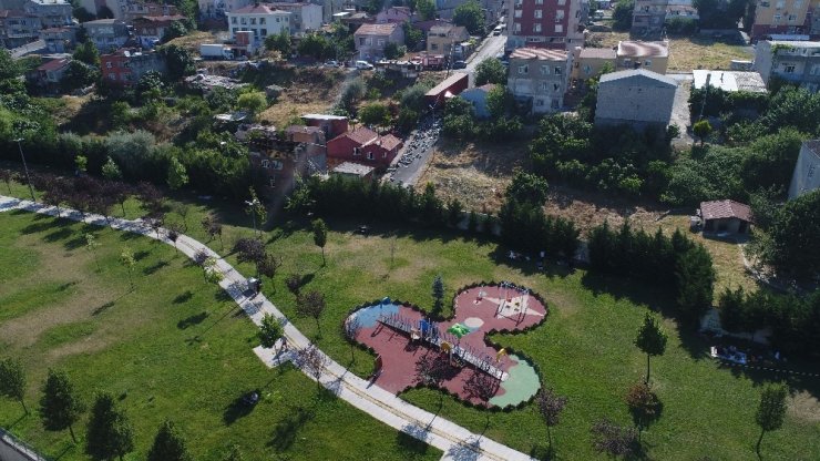 Park Halindeyken Freni Patlayan Tır Evin Duvarına Çaptı