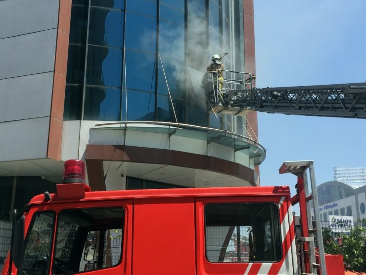 BAŞAKŞEHİR’DE KORKUTAN YANGIN HAVADAN GÖRÜNTÜLENDİ