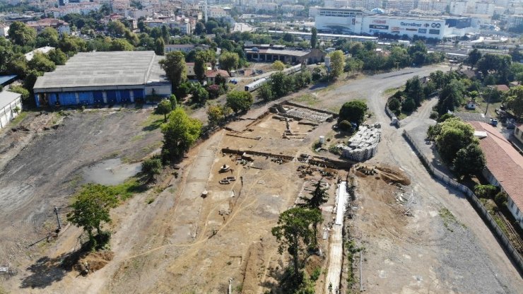 HAYDARPAŞA’DAKİ KAZI ALANINDA BU KEZ DE KİLİSE KALINTILARI BULUNDU