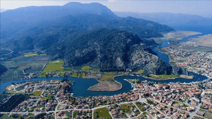 TÜRKİYE’Yİ DRONE’LERİ İLE TANITIYORLAR