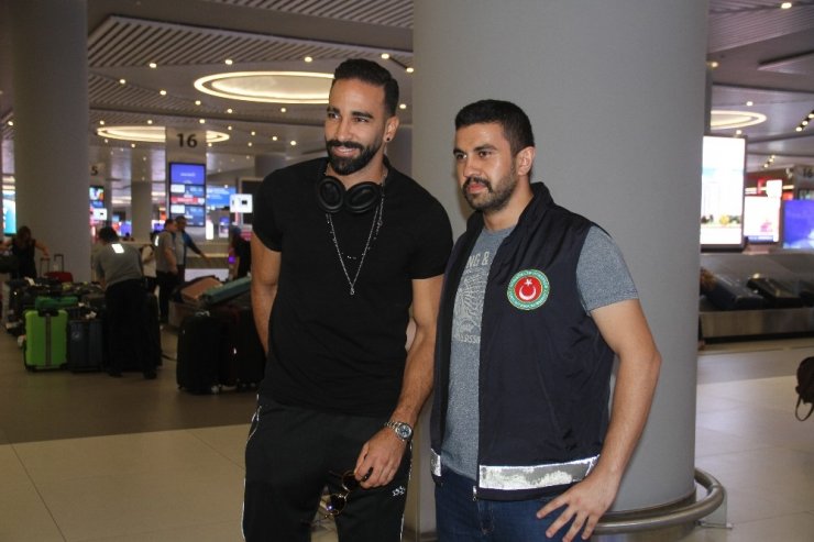 Adil Rami Fenerbahçe için İstanbul’da