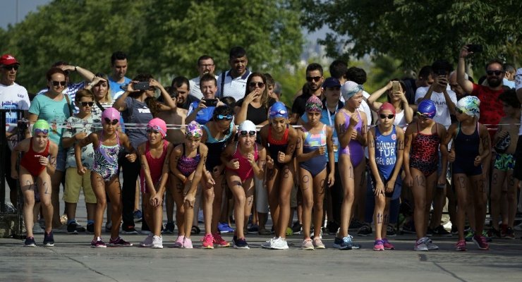 Uluslararası Su Sporları Festivali renkli görüntüler oluşturdu