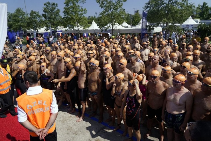 Uluslararası Su Sporları Festivali renkli görüntüler oluşturdu