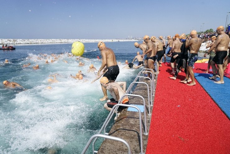 Uluslararası Su Sporları Festivali renkli görüntüler oluşturdu