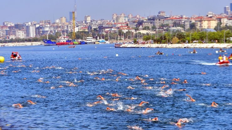 Uluslararası Su Sporları Festivali renkli görüntüler oluşturdu