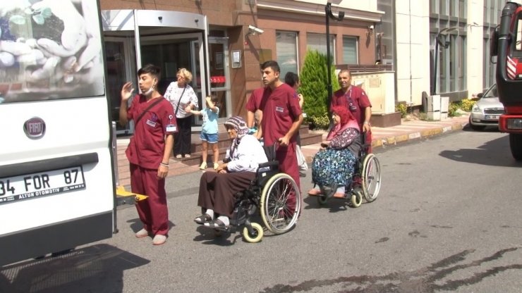 Gaziosmanpaşa’da trafo merkezinde çıkan yangın hastaneyi boşalttırdı